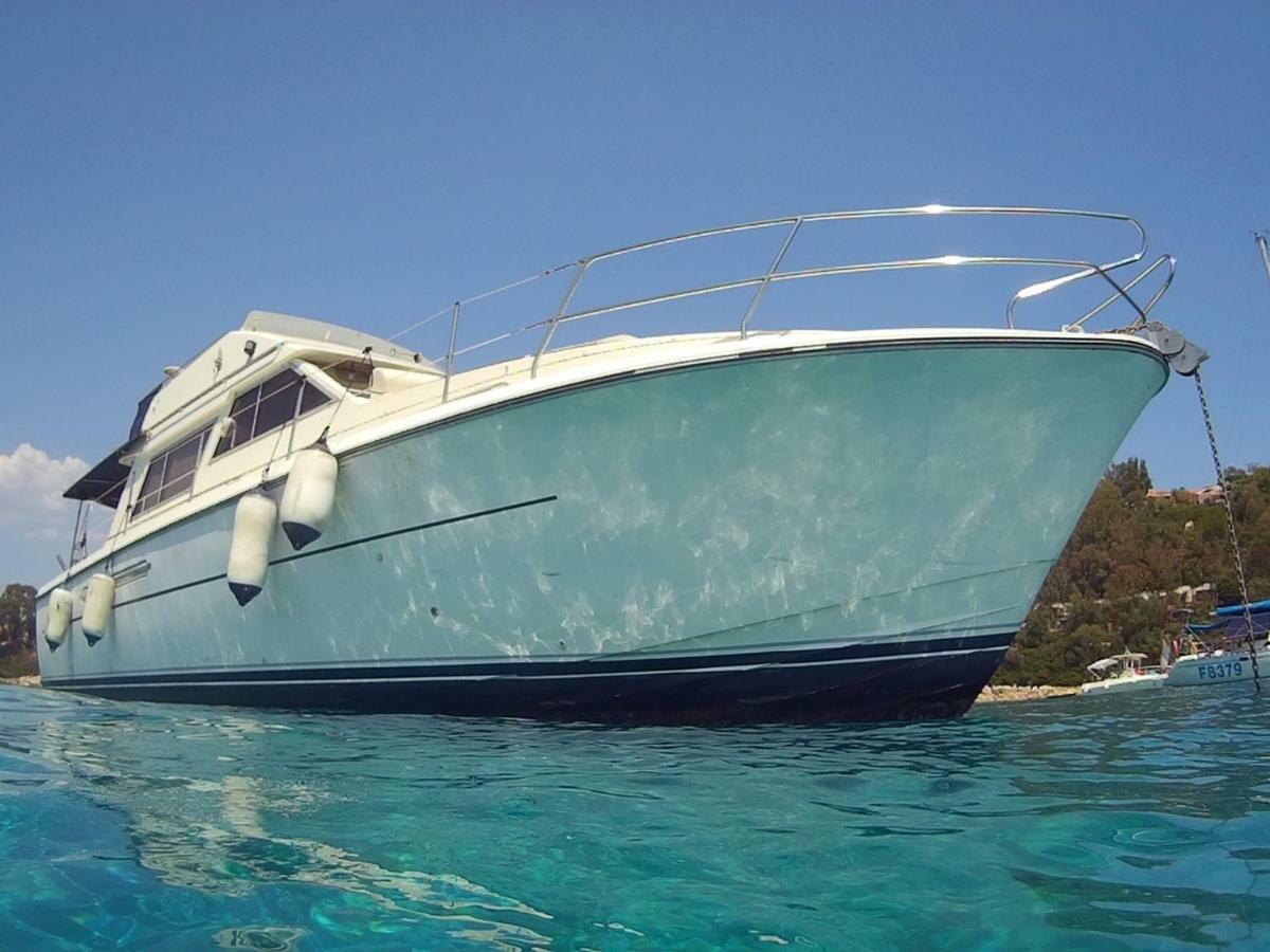 Blue II Yacht Hotell Àrbatax Exteriör bild